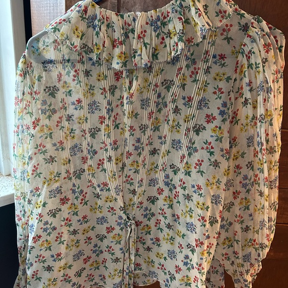 Doen Floral Pleated Blouse - Picture 4 of 4
